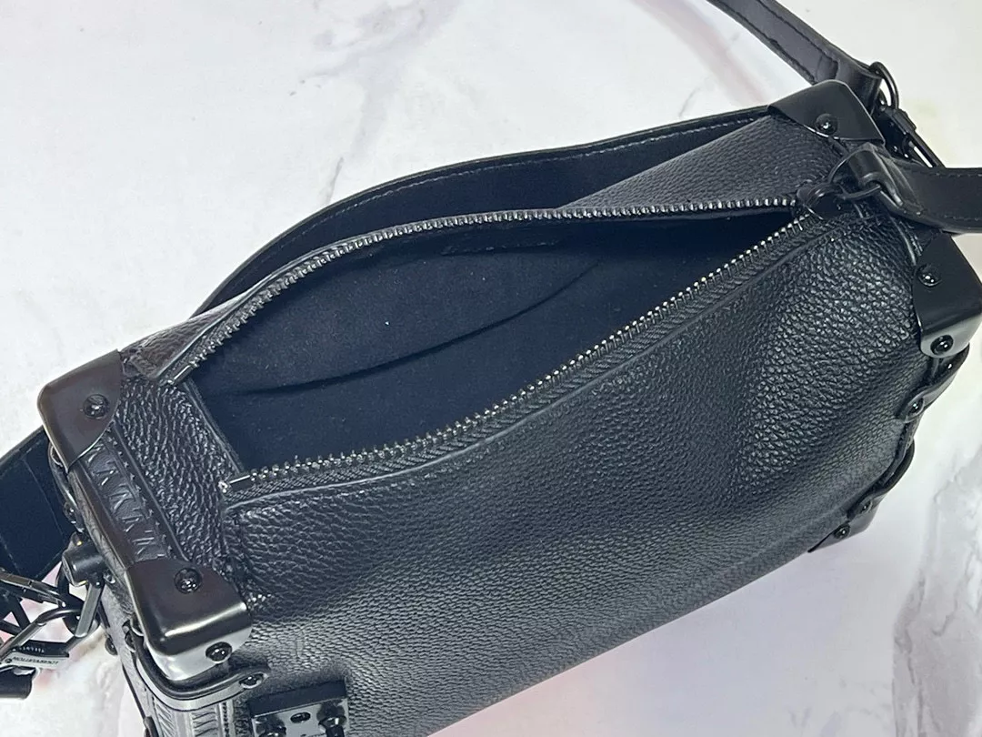 Durable 8776 Louis Vuitton AAA Quality Messenger Bags For Women - Image 8