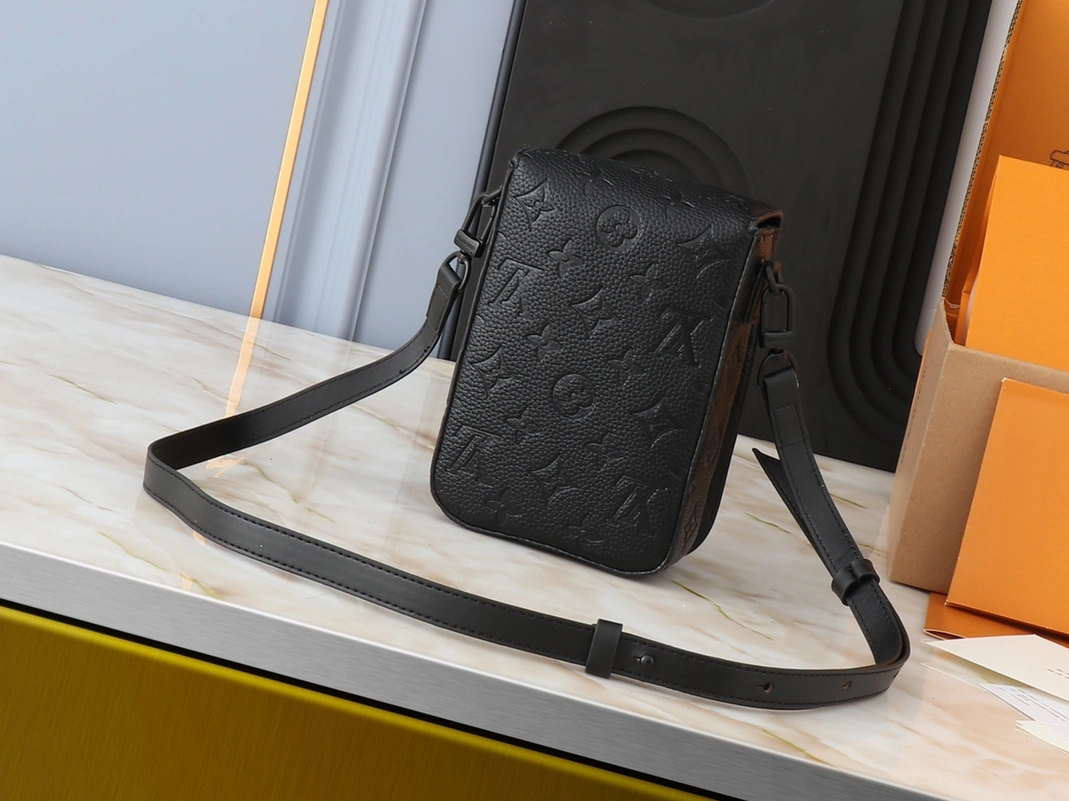 EasyMatch 1113 Louis Vuitton AAA Quality Messenger Bags For Unisex