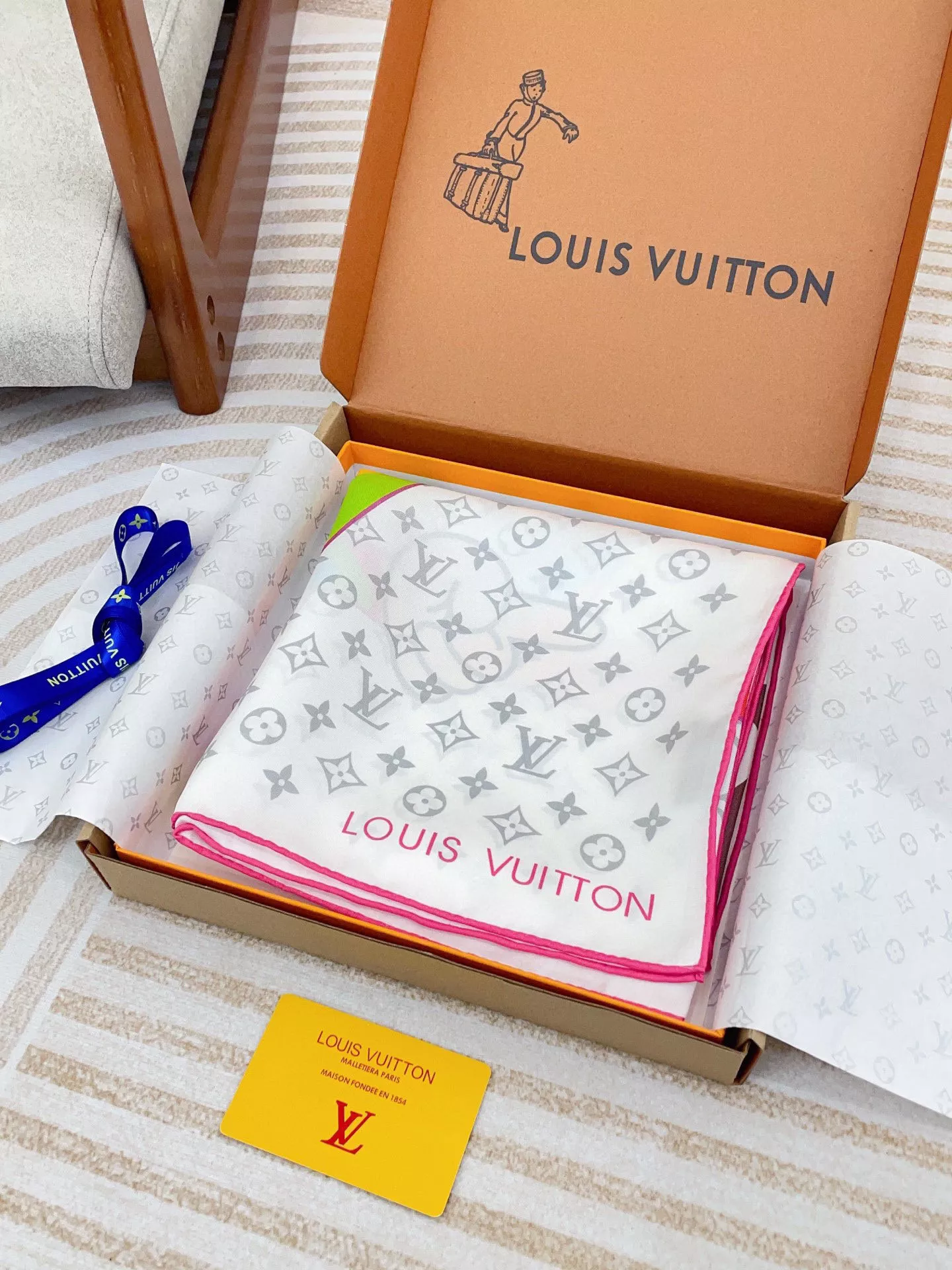 EasyMatch 1664 Louis Vuitton Silk Squares