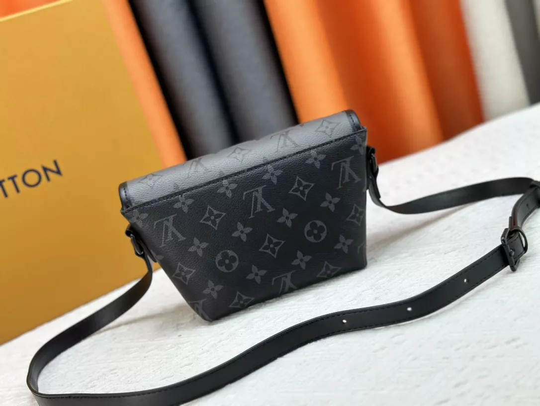 Elegant 1191 Louis Vuitton AAA Quality Messenger Bags For Unisex - Image 3
