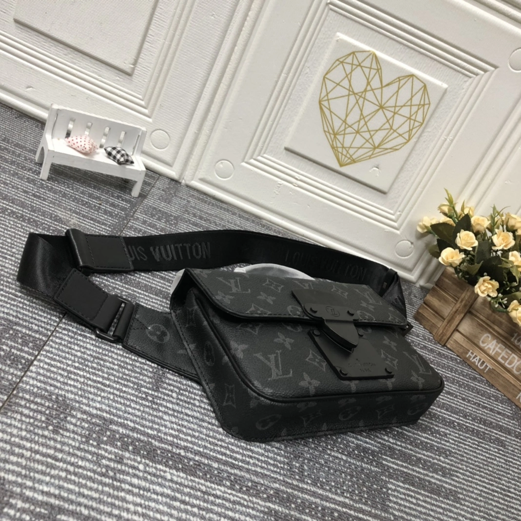 EyeCatching 5032 Louis Vuitton AAA Man Messenger Bags