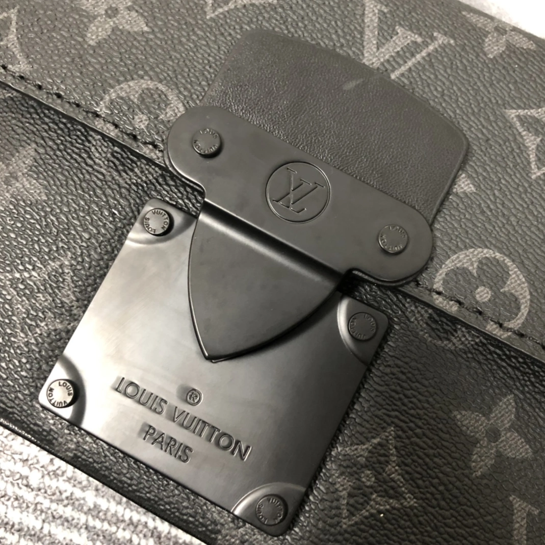 EyeCatching 5032 Louis Vuitton AAA Man Messenger Bags - Image 5