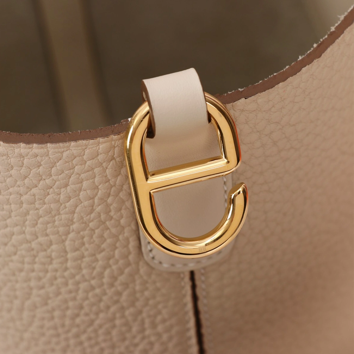 EyeCatching 6653 Hermes AAA Quality Handbags In Gold For Women - Image 4