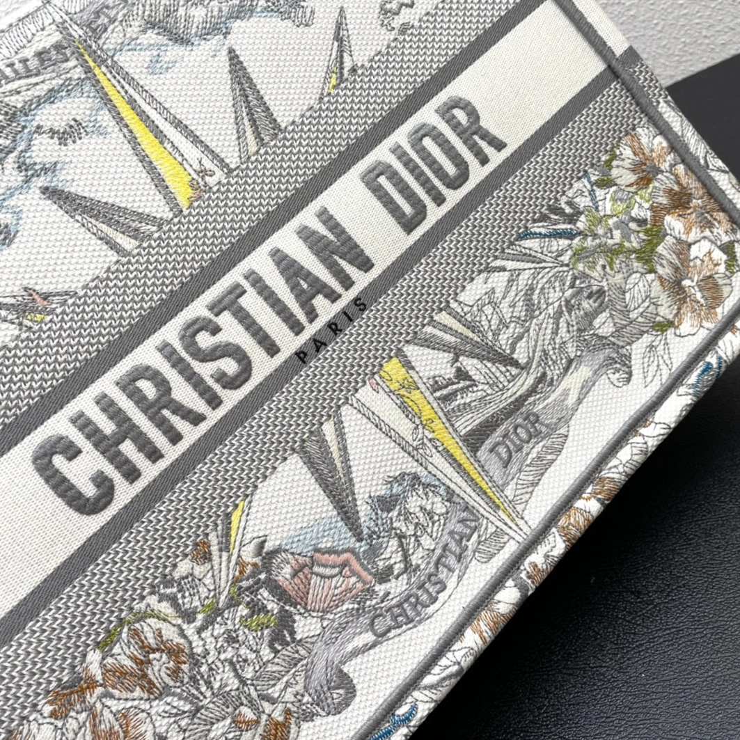 EyeCatching 8819 Christian Dior AAA Quality Tote-Handbags For Women - Image 4