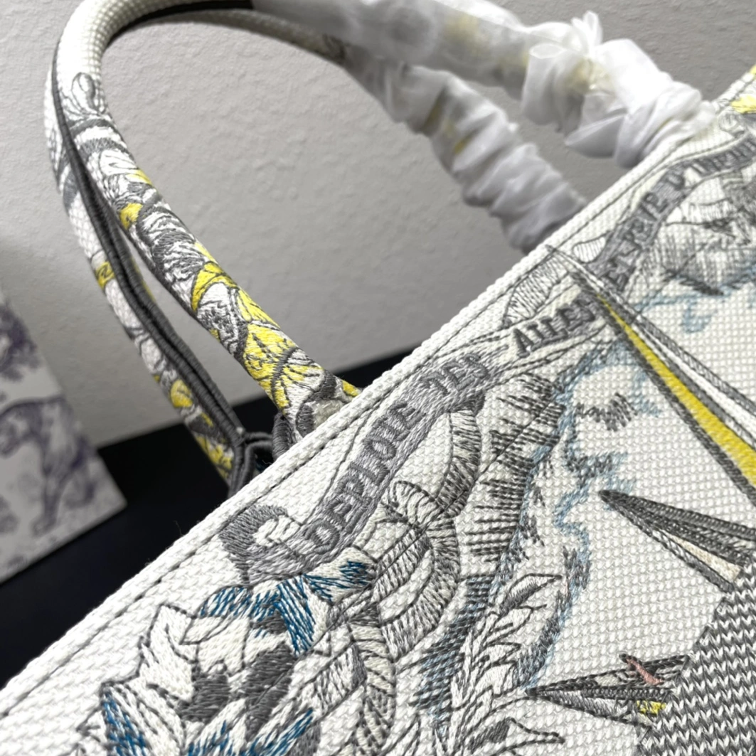 EyeCatching 8819 Christian Dior AAA Quality Tote-Handbags For Women - Image 5