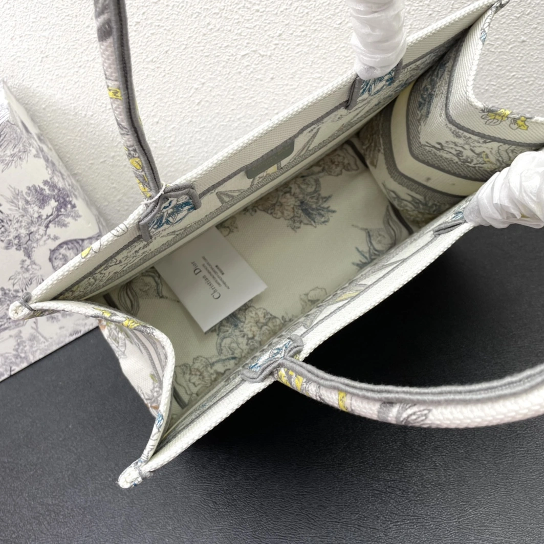 EyeCatching 8819 Christian Dior AAA Quality Tote-Handbags For Women - Image 8