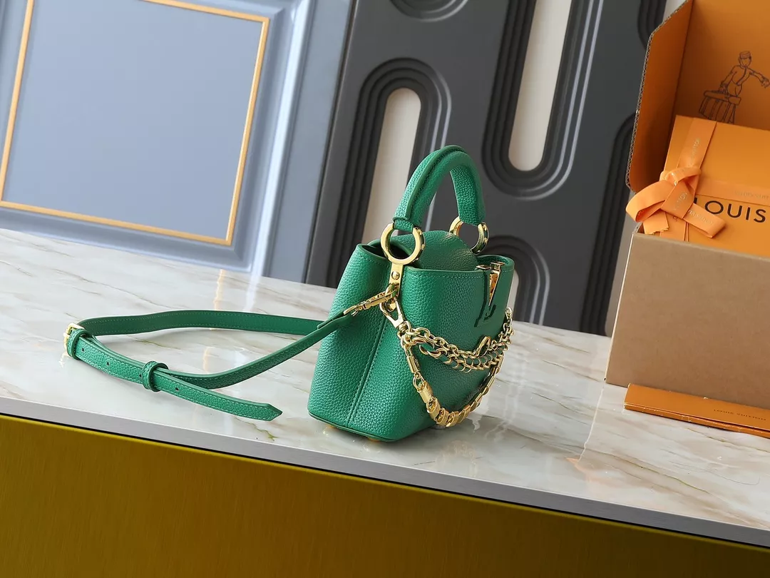 Fashionable 907 Louis Vuitton AAA Quality Messenger Bags For Women