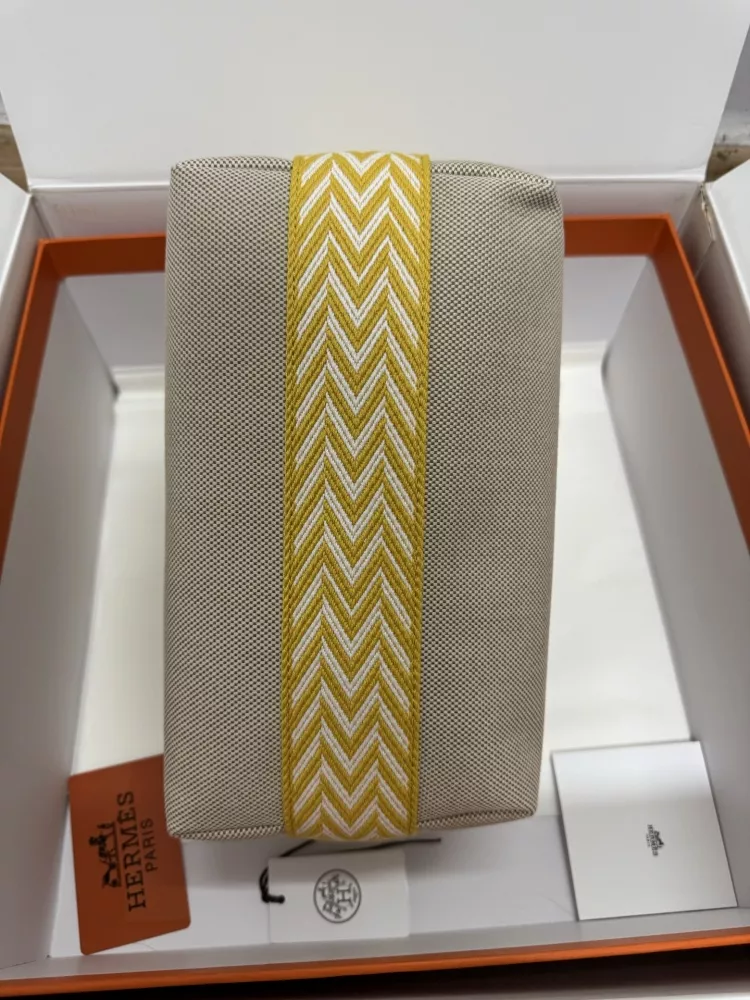 Fashionable 9544 Hermes AAA Quality Handbags For Women - Image 3