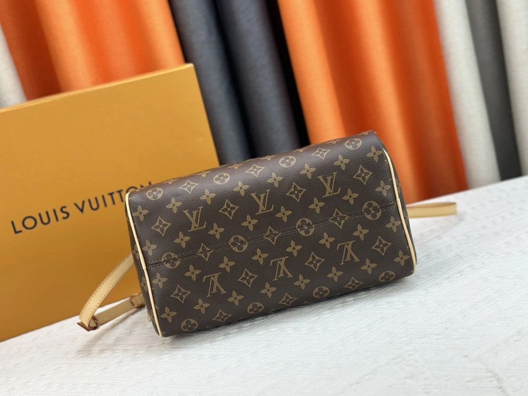 Flexible 4578 Louis Vuitton AAA Quality Handbags For Women - Image 5