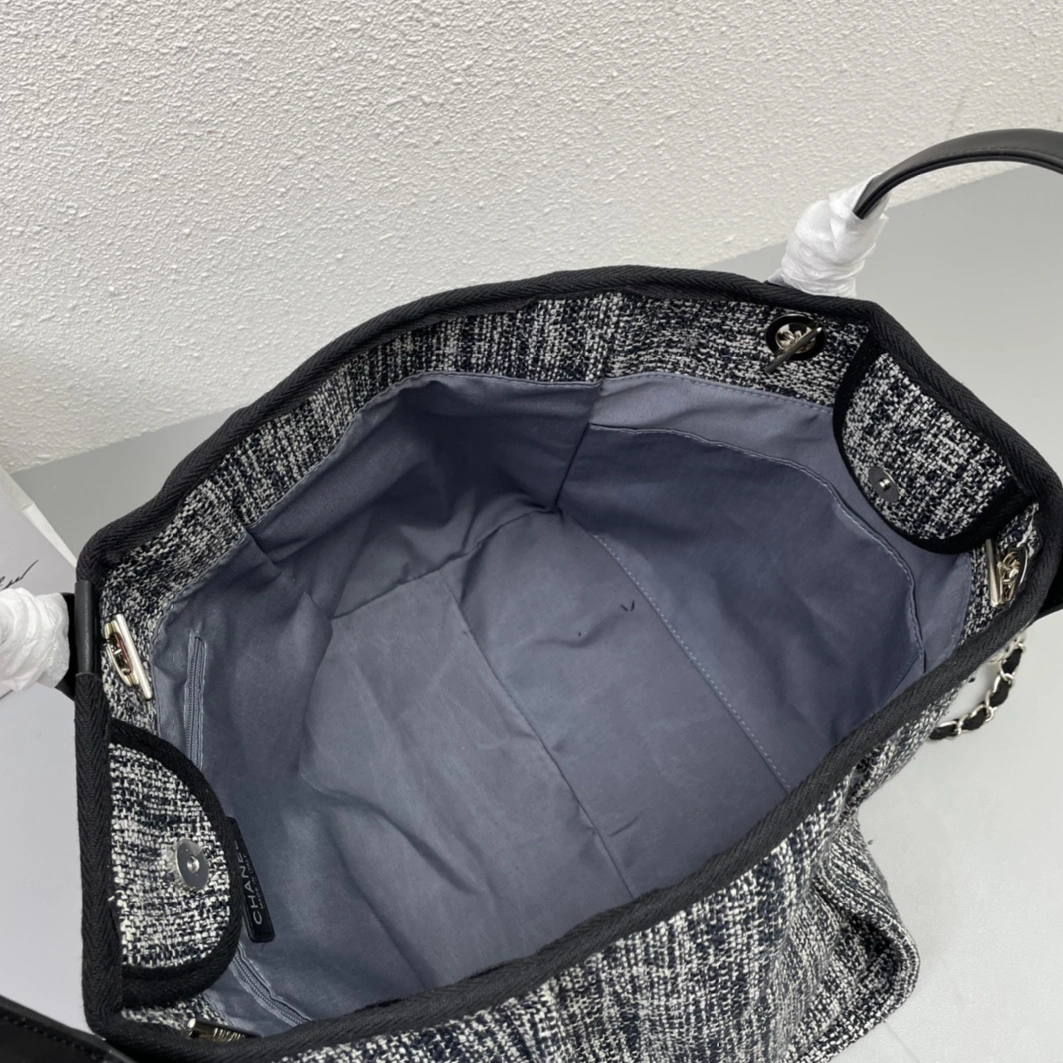 Flexible 6772 Chanel AAA Quality Handbags For Women - Image 7