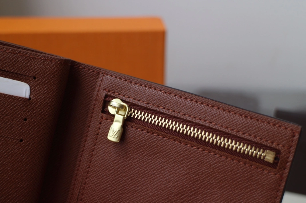 Flexible 8473 Louis Vuitton AAA Quality Wallets - Image 6