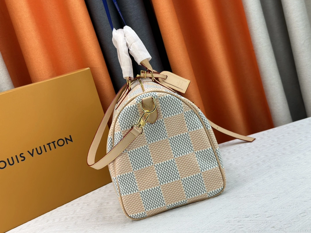 Functional 2549 Louis Vuitton Travel Bags For Women - Image 3