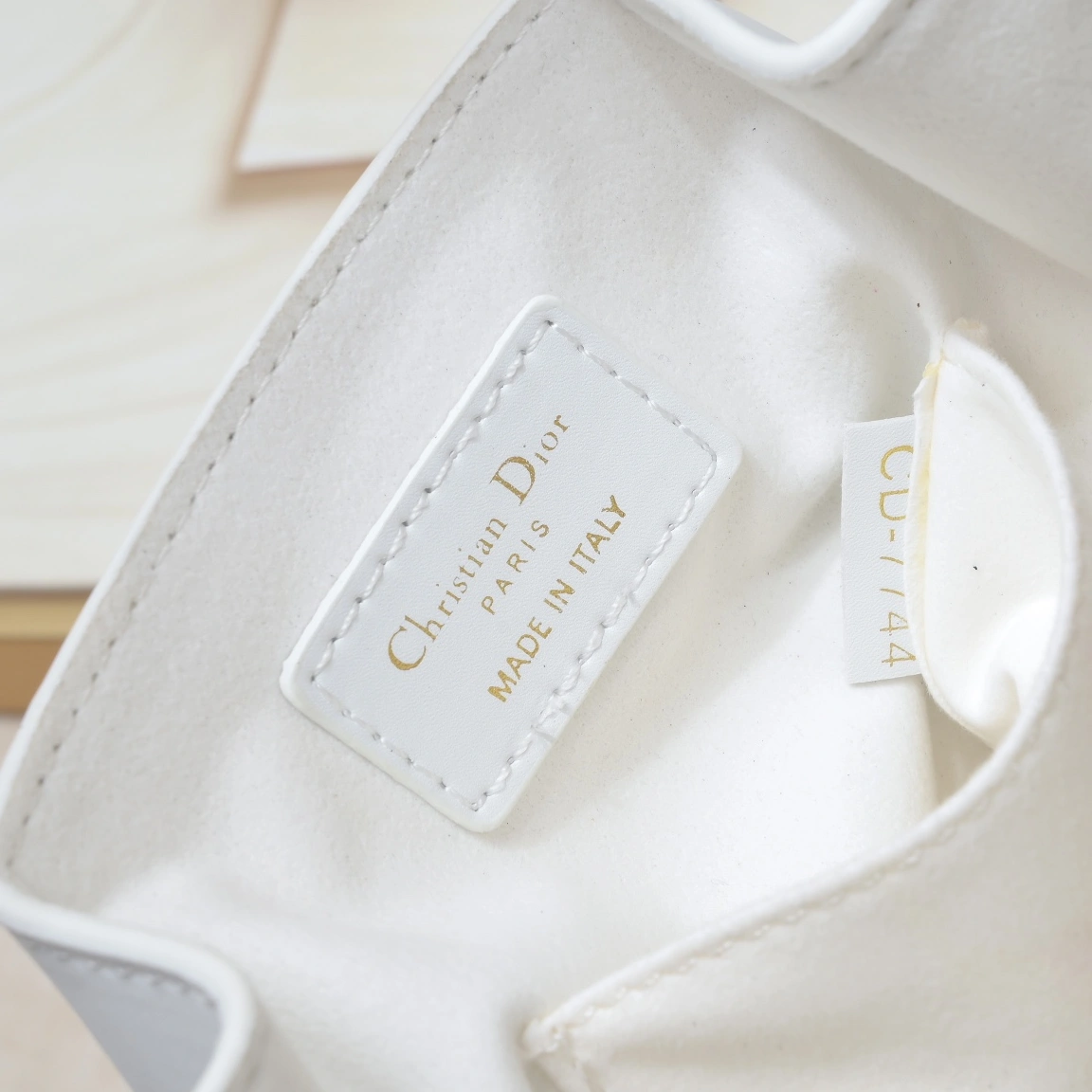 GoodFit 5918 Christian Dior AAA Quality Messenger Bags For Women - Image 8