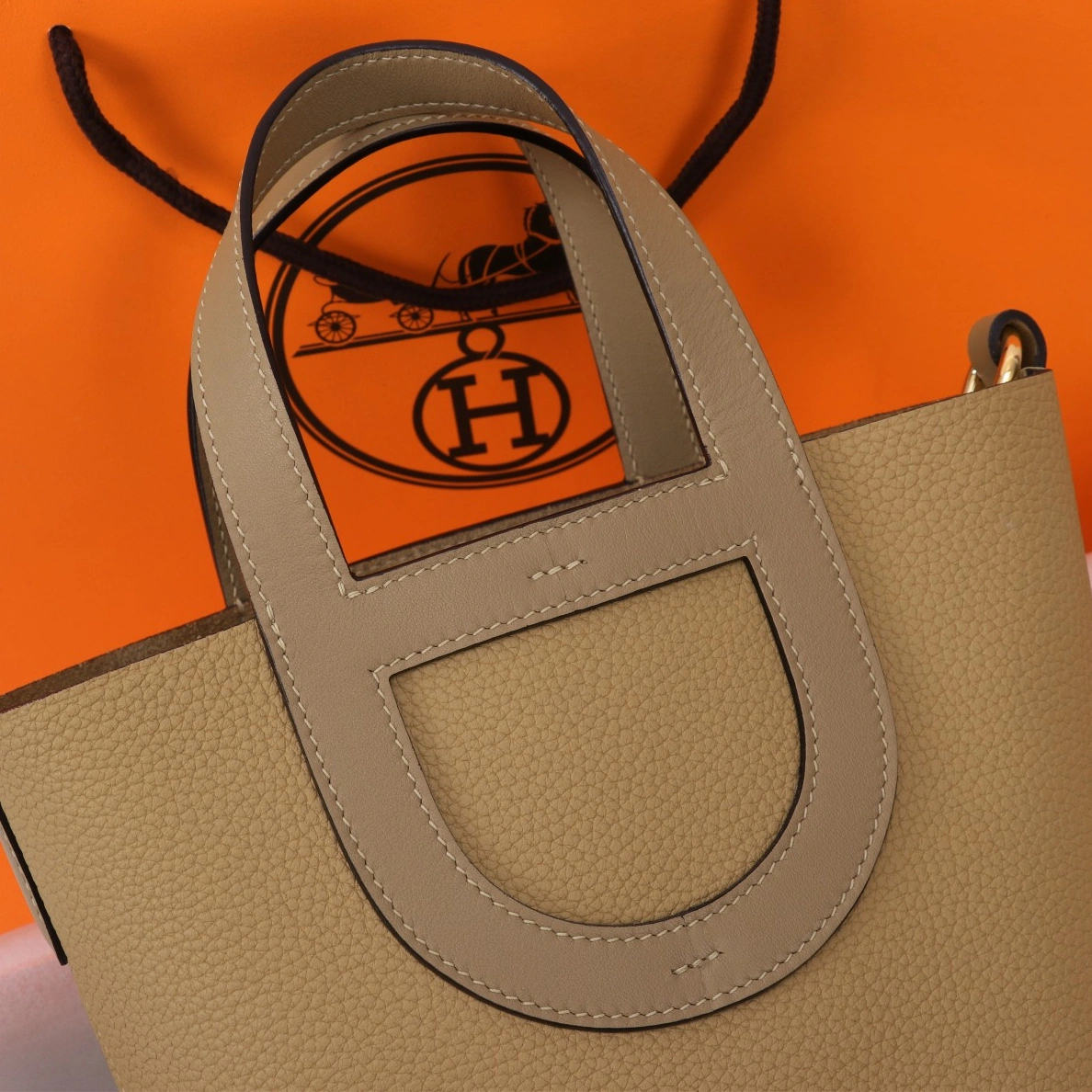 Hermes AAA Quality Handbags In Gold For Women Elegant 7898 - Image 3