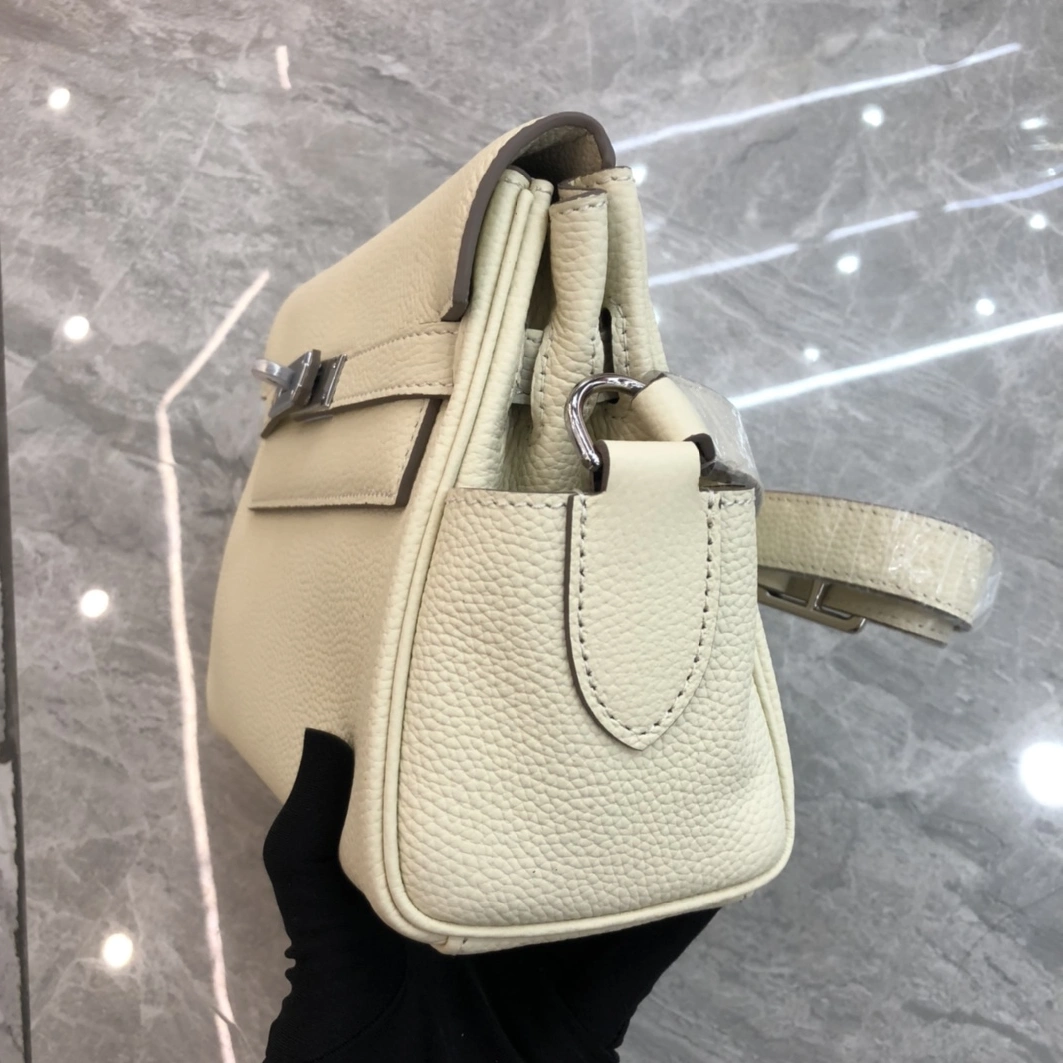 Hermes AAA Quality Messenger Bags For Women Durable 7732 - Image 4