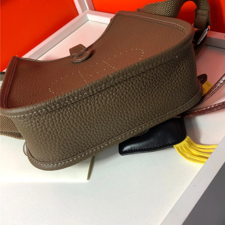 Hermes AAA Quality Messenger Bags For Women Minimalist 8640 - Image 4