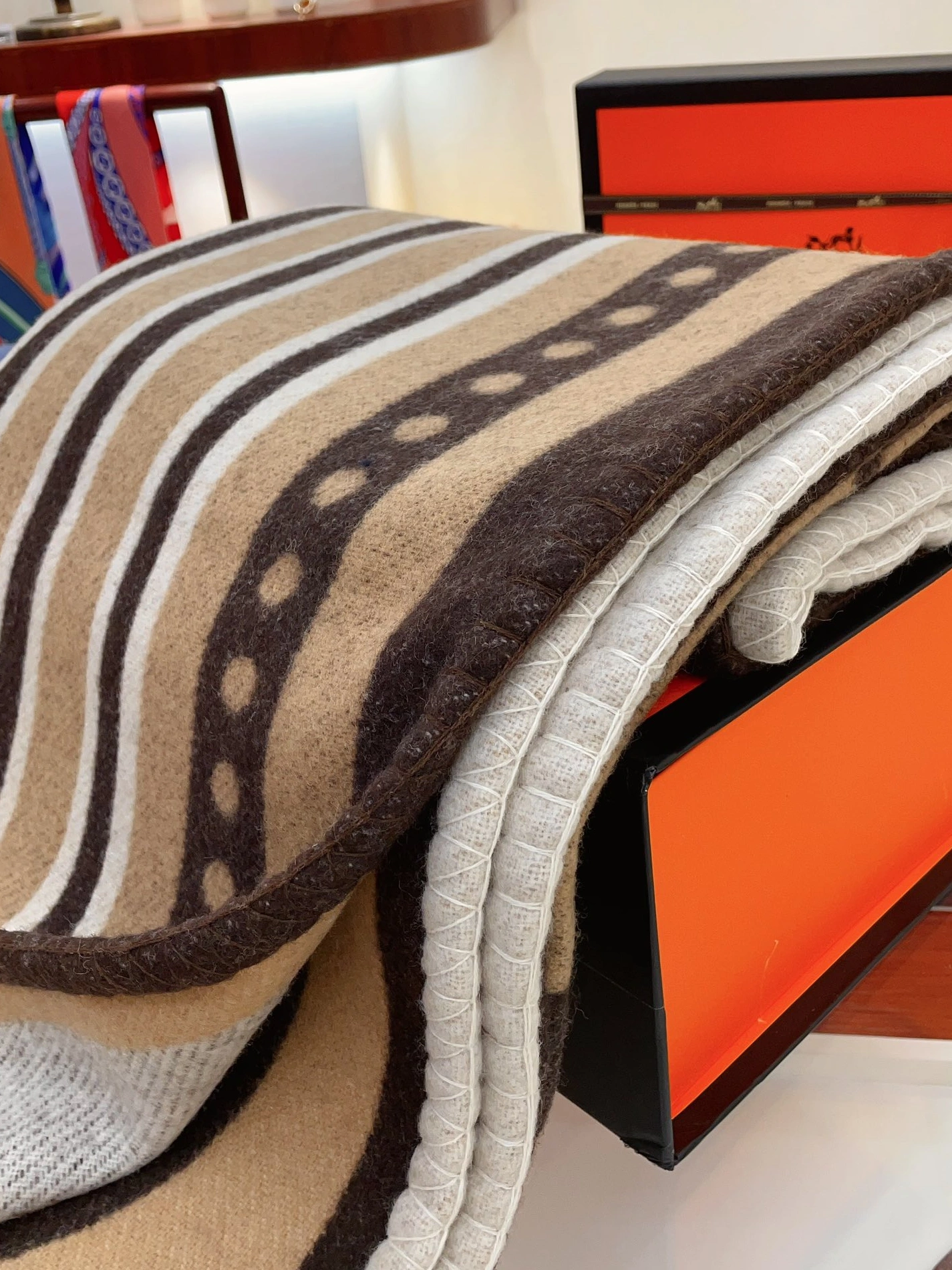 Hermes Blanket ModernLook 6423 - Image 4