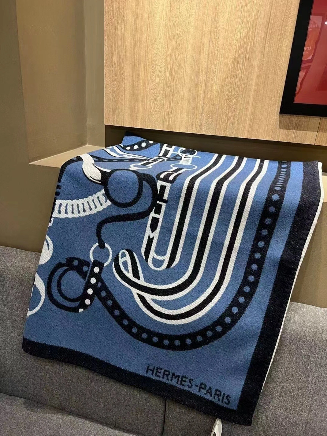 Hermes Blanket Trendsetting 5385 - Image 4