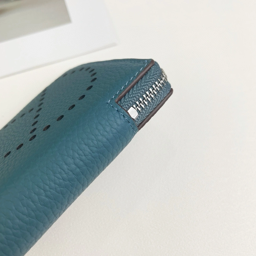 Hermes Card Case For Women Minimalist 2406 - Image 3