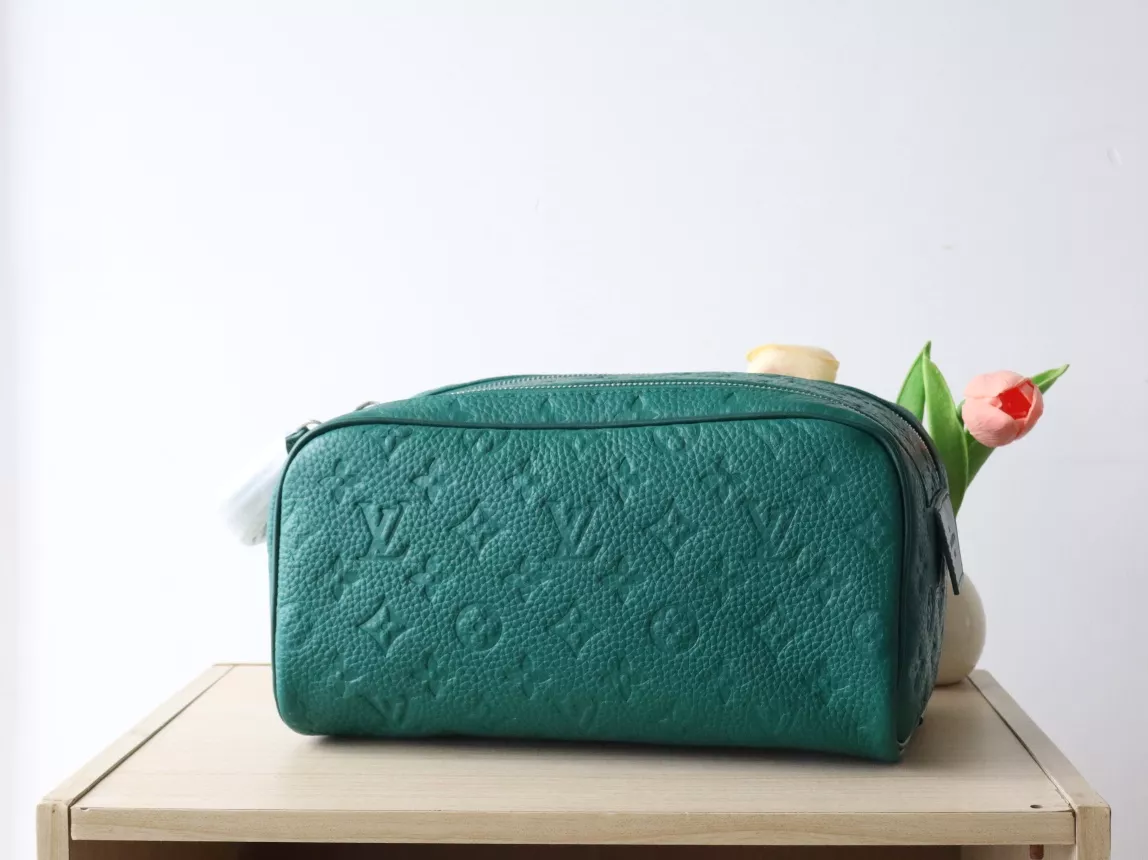 Lightweight 1239 Louis Vuitton AAA Quality Handbags