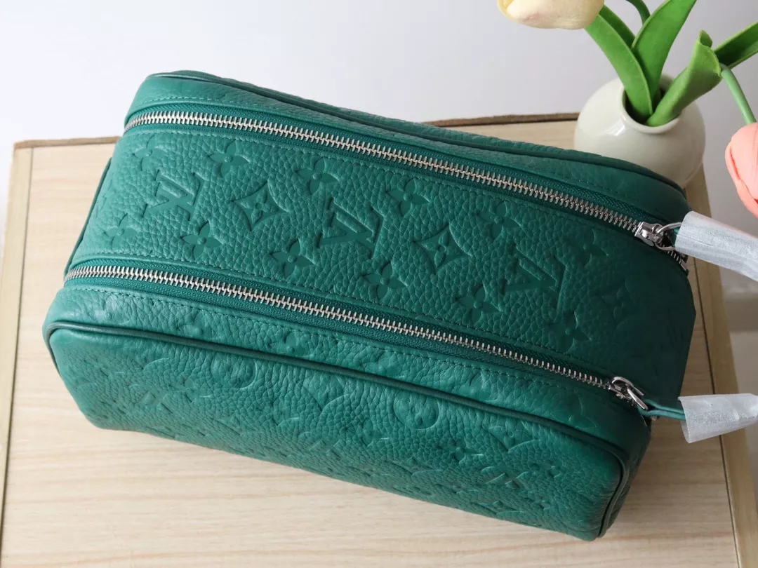 Lightweight 1239 Louis Vuitton AAA Quality Handbags - Image 6