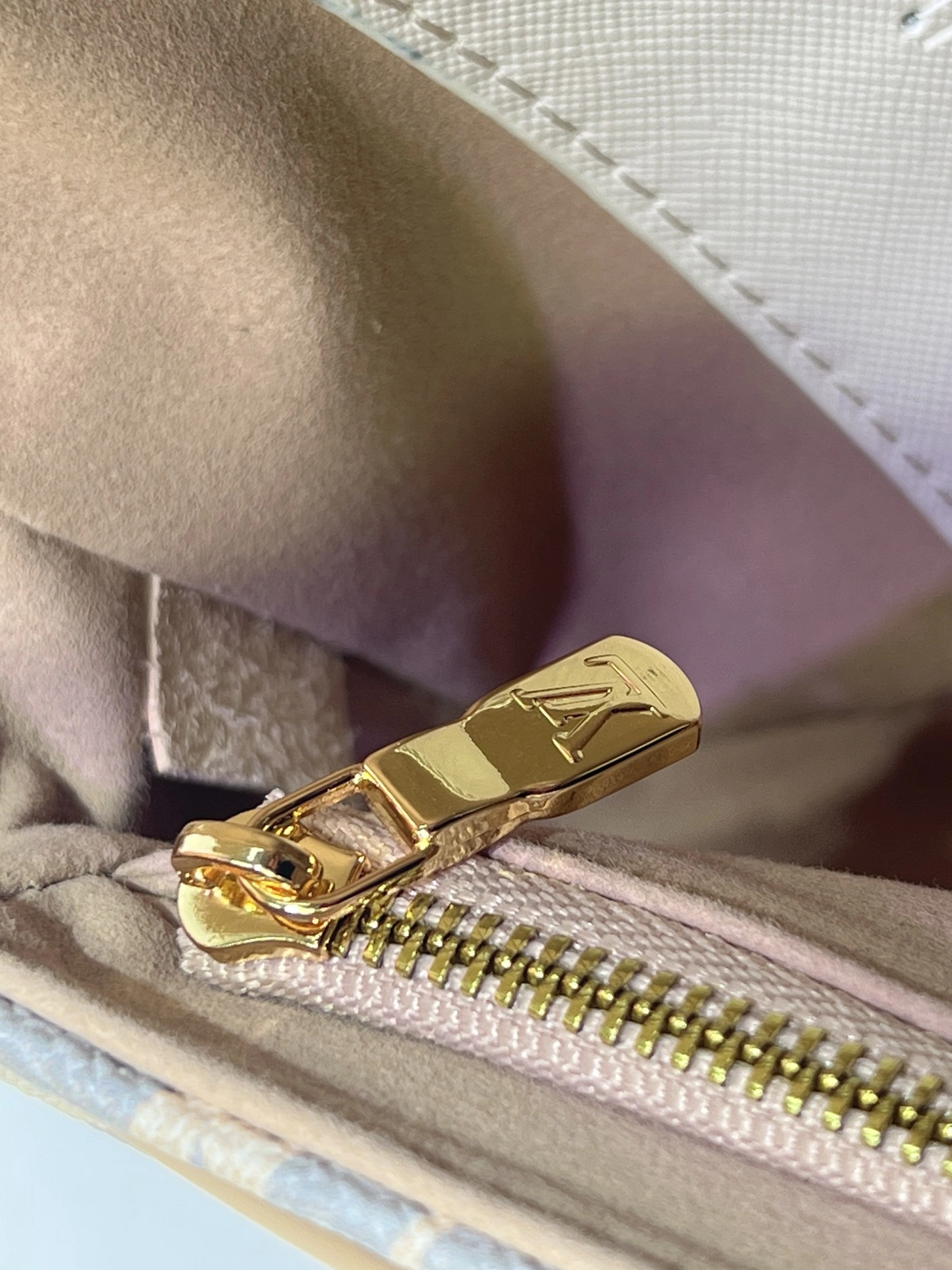 Lightweight 2745 Louis Vuitton AAA Quality Messenger Bags For Women - Image 8