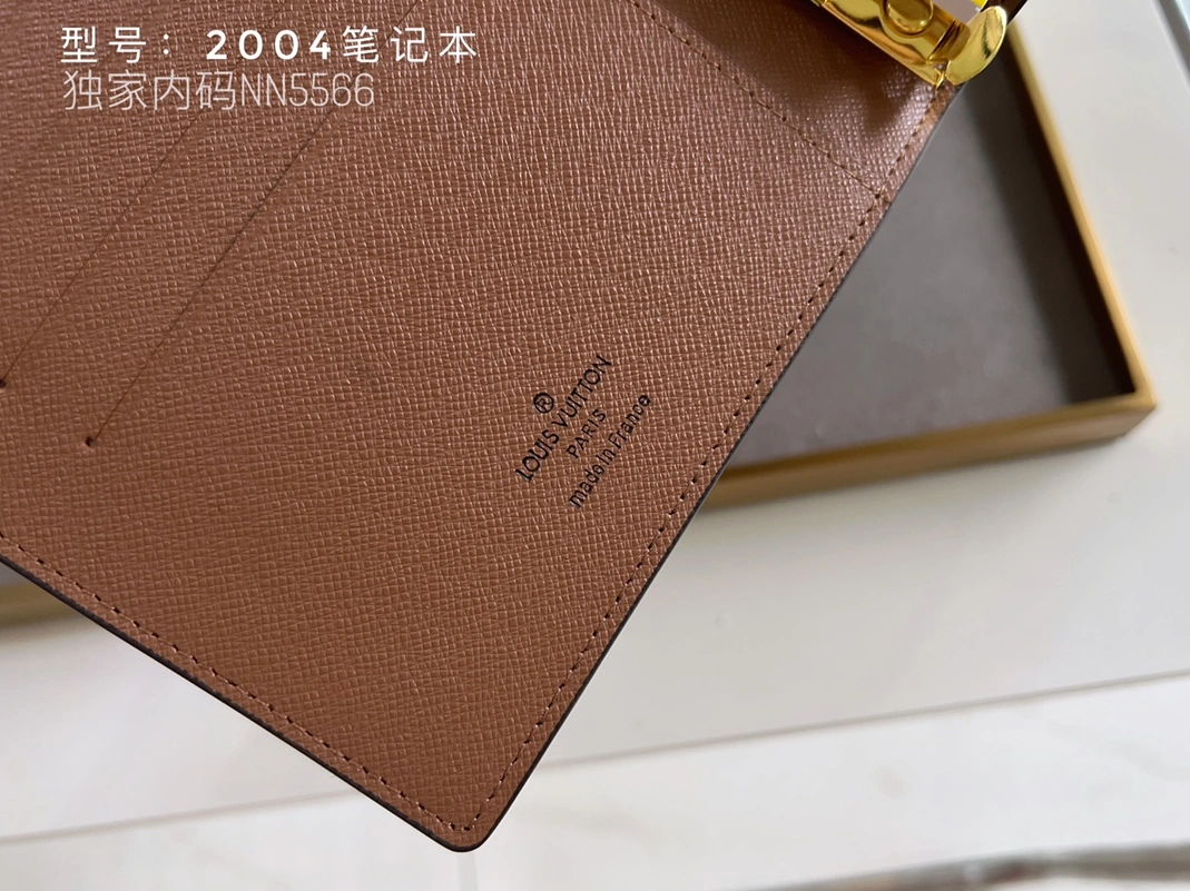 Lightweight 7867 Louis Vuitton LV Card Case - Image 6