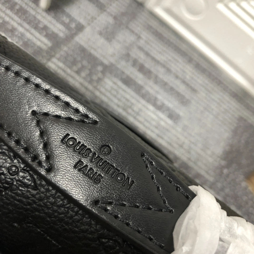 Louis Vuitton AAA Man Messenger Bags Sophisticated 3156 - Image 5