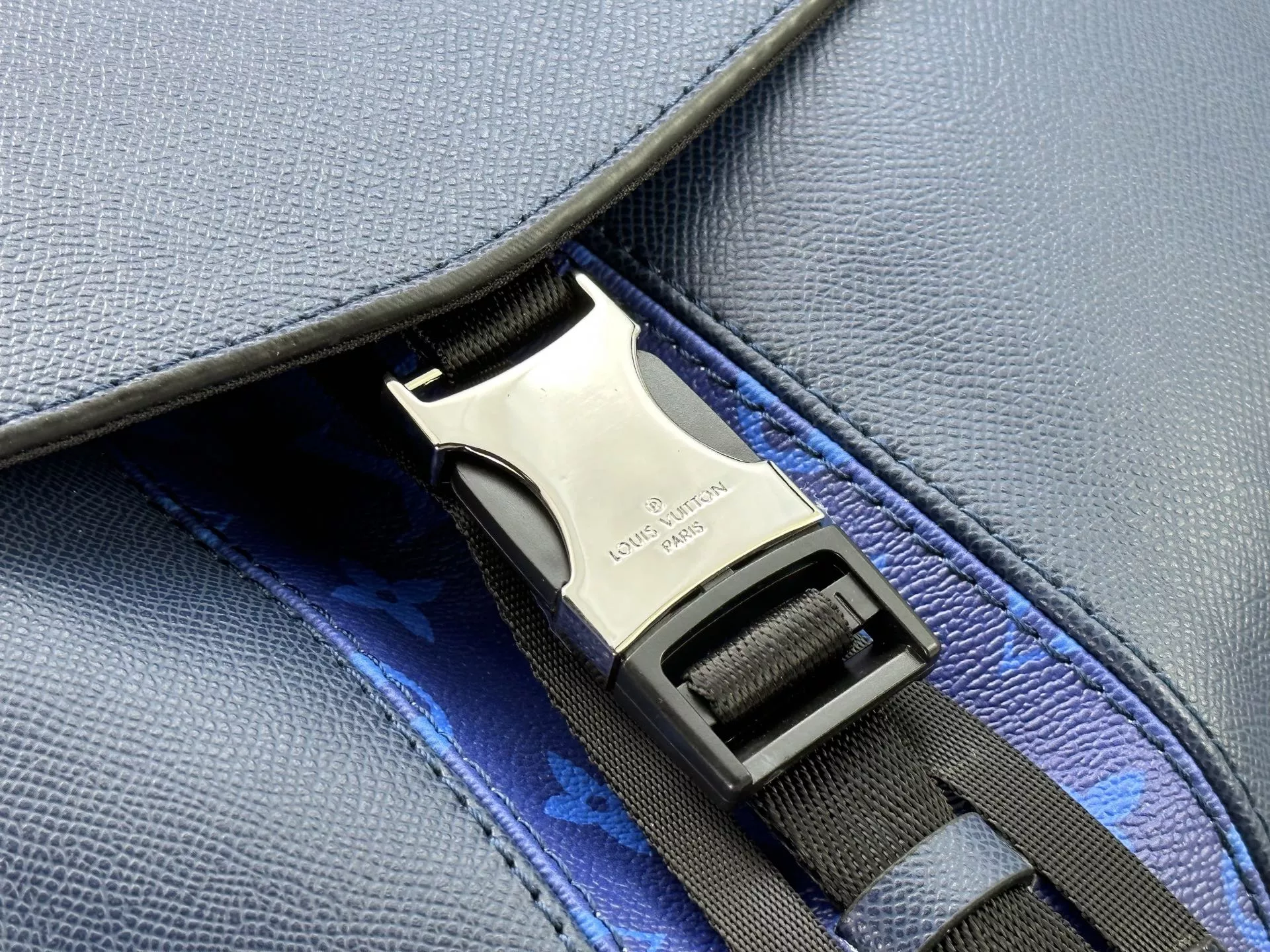 Louis Vuitton AAA Quality Backpacks For Unisex Soft 5994 - Image 6