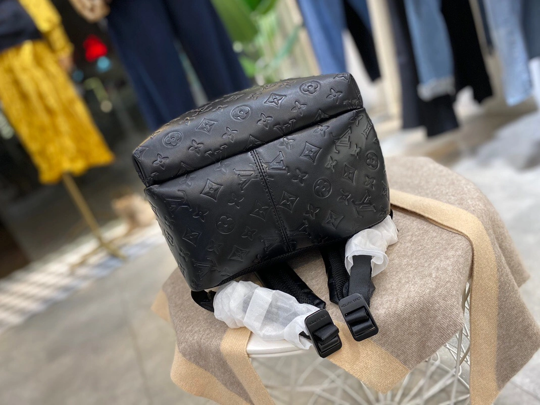Louis Vuitton AAA Quality Backpacks Sophisticated 3969 - Image 3