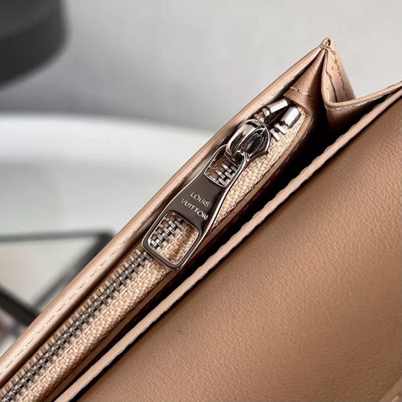 Louis Vuitton AAA Quality Card Case Comfortable 1673 - Image 6