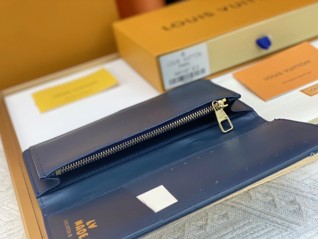 Louis Vuitton AAA Quality Card Case Comfortable 3783 - Image 7