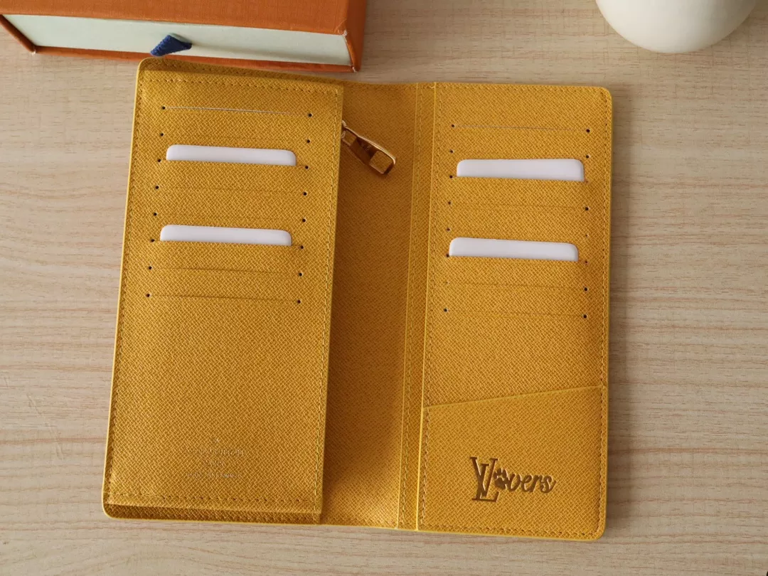 Louis Vuitton AAA Quality Card Case Comfortable 8117 - Image 5