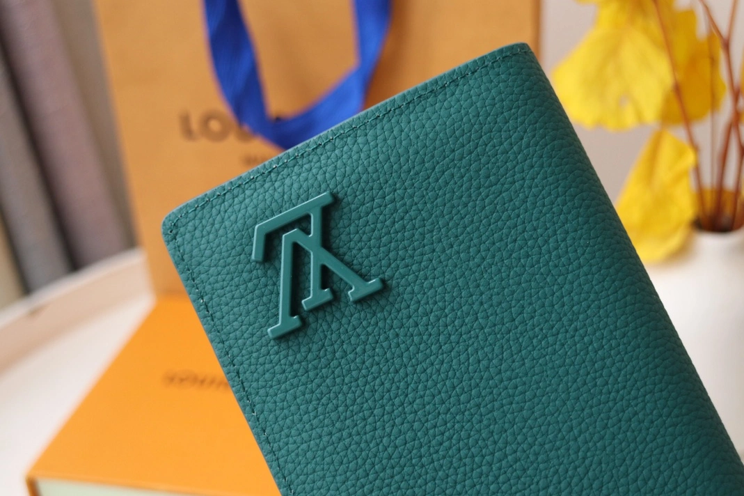 Louis Vuitton AAA Quality Card Case Fashionable 489 - Image 3