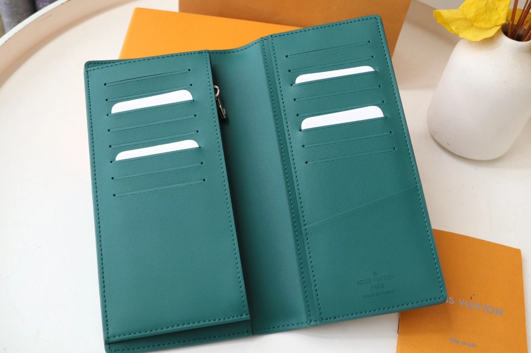 Louis Vuitton AAA Quality Card Case Fashionable 489 - Image 4