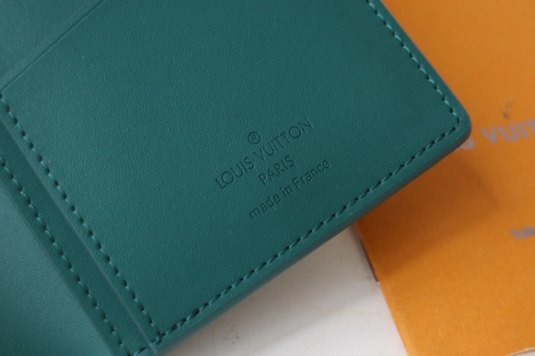 Louis Vuitton AAA Quality Card Case Fashionable 489 - Image 6