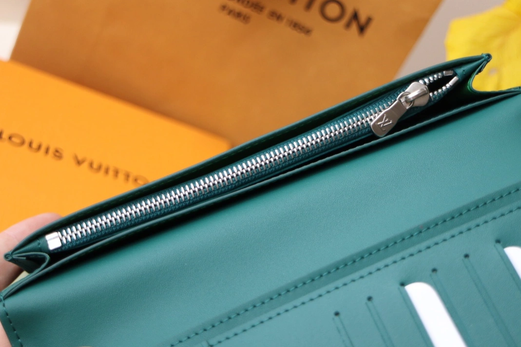 Louis Vuitton AAA Quality Card Case Fashionable 489 - Image 7