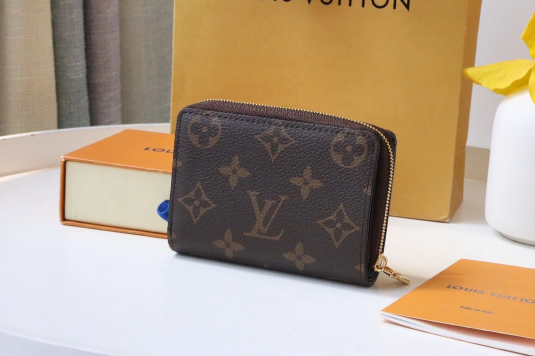 Louis Vuitton AAA Quality Card Case GoAnywhere 6363