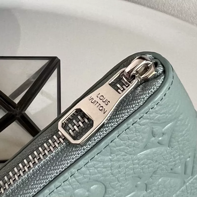 Louis Vuitton AAA Quality Card Case ModernLook 3095 - Image 4