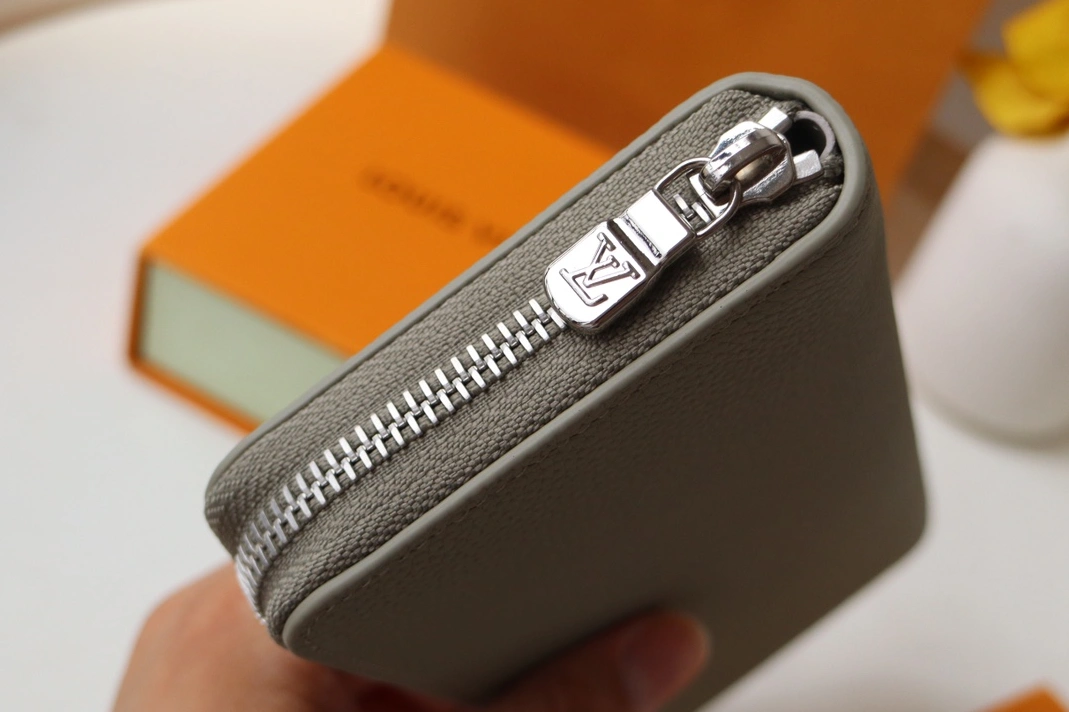 Louis Vuitton AAA Quality Card Case Sleek 6508 - Image 3