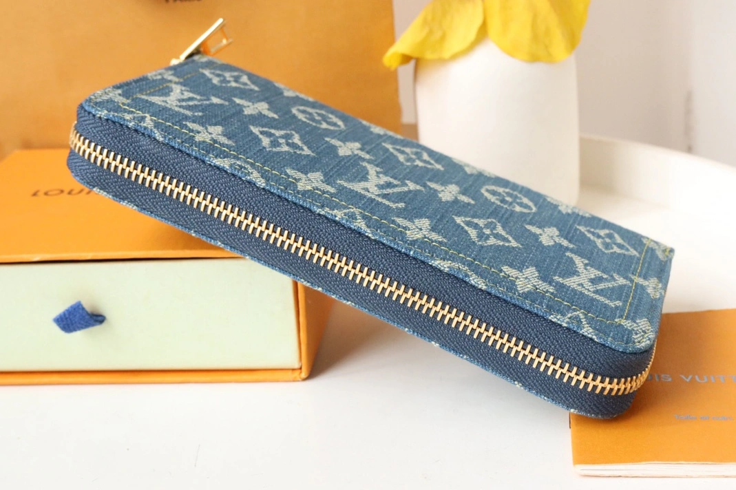 Louis Vuitton AAA Quality Card Case SmartChoice 4091 - Image 3