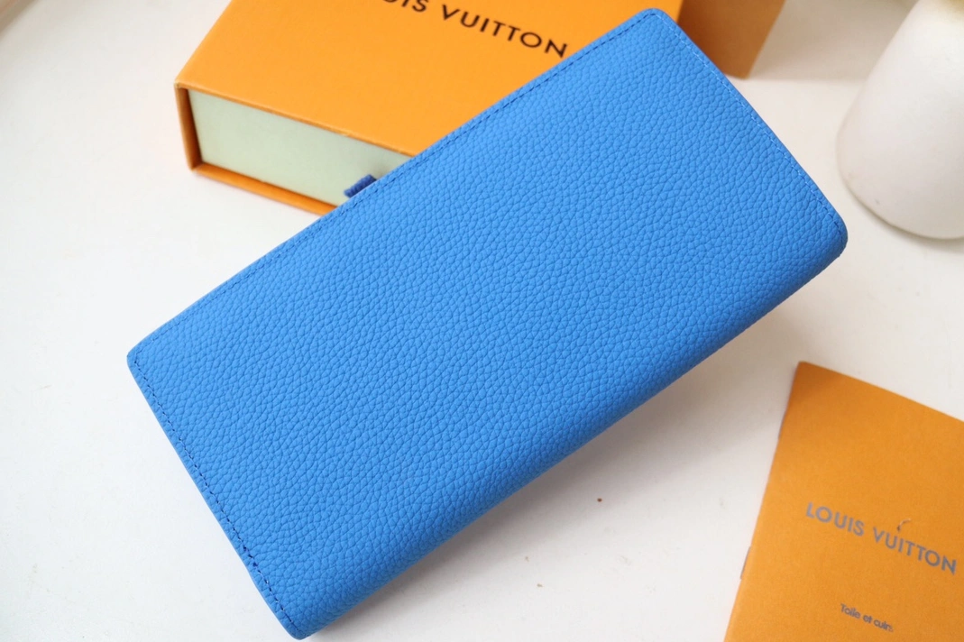 Louis Vuitton AAA Quality Card Case SportInspired 9397