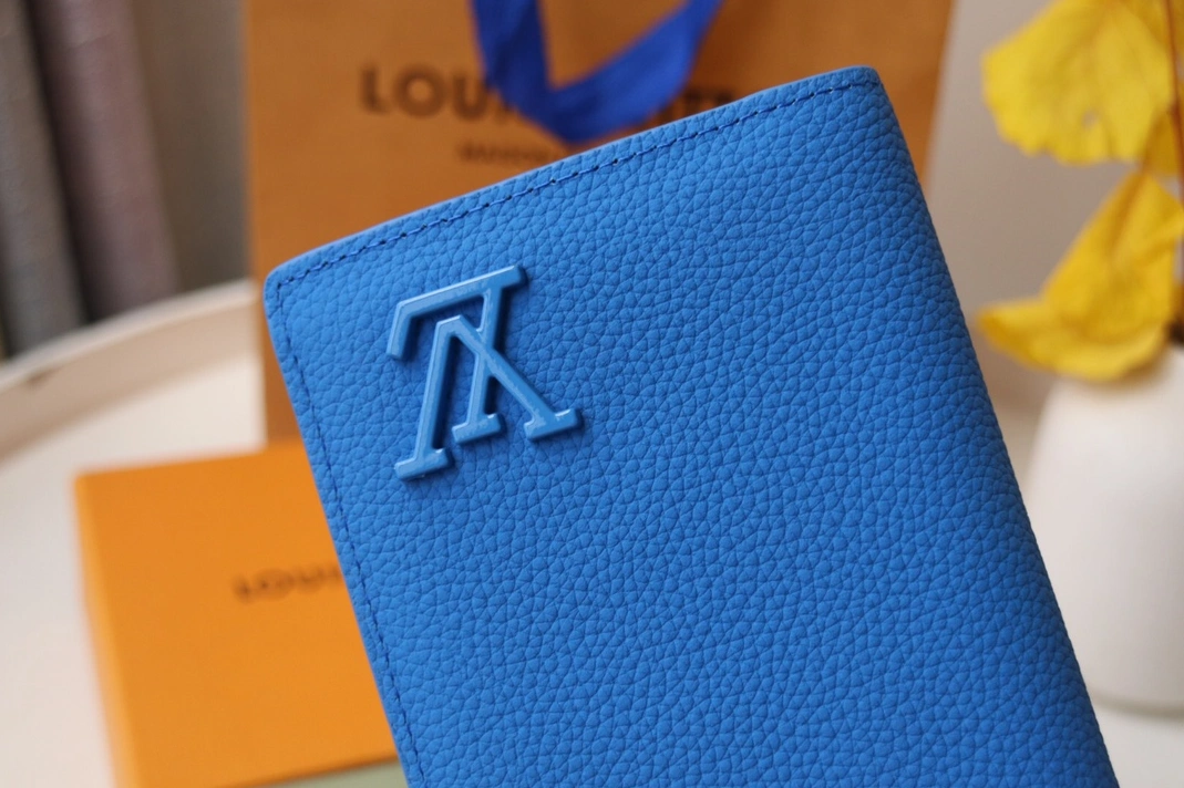 Louis Vuitton AAA Quality Card Case SportInspired 9397 - Image 3