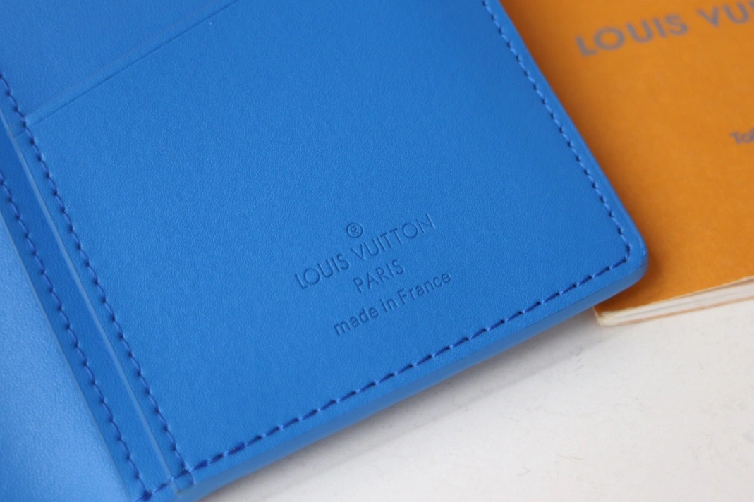 Louis Vuitton AAA Quality Card Case SportInspired 9397 - Image 5