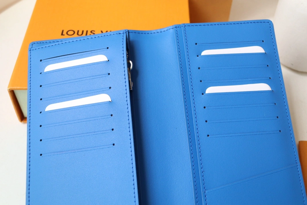 Louis Vuitton AAA Quality Card Case SportInspired 9397 - Image 6