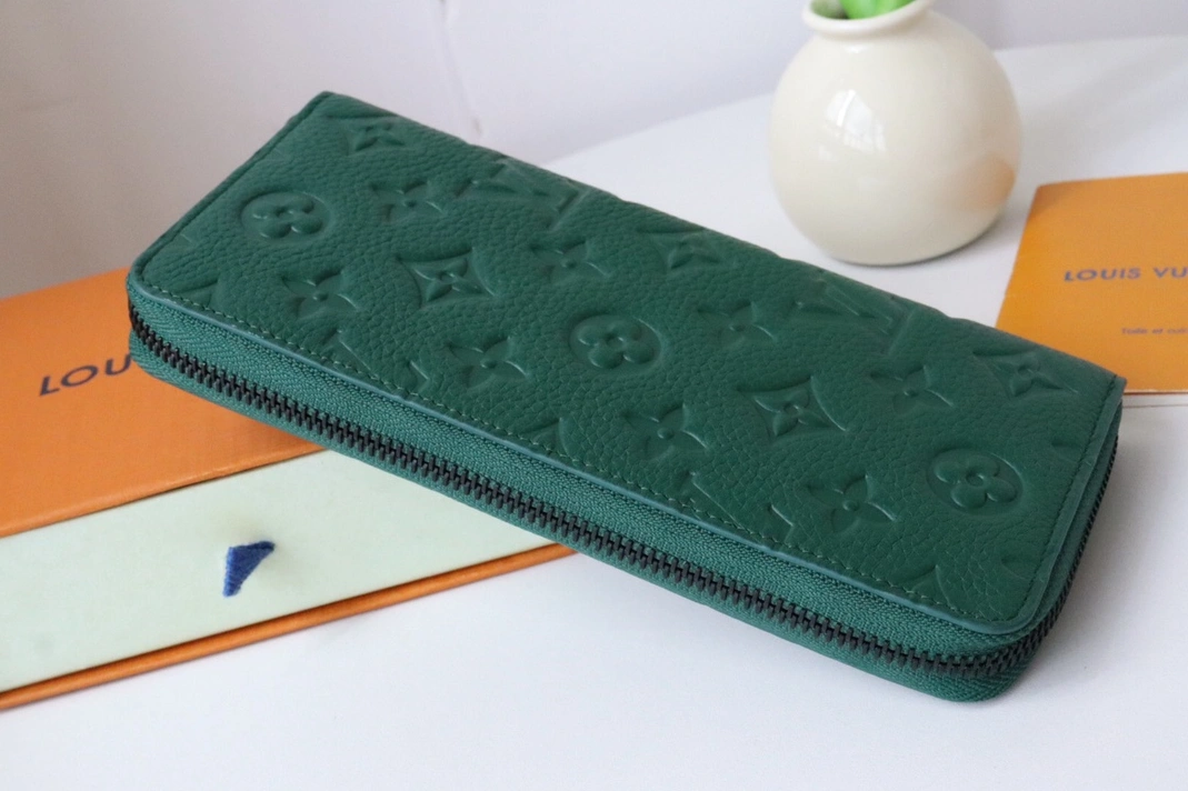 Louis Vuitton AAA Quality Card Case Timeless 5727 - Image 3