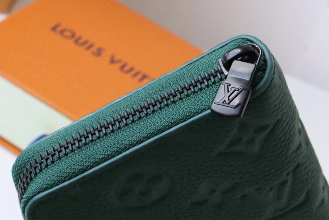 Louis Vuitton AAA Quality Card Case Timeless 5727 - Image 4
