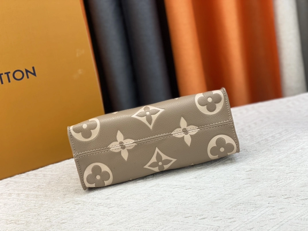 Louis Vuitton AAA Quality Handbags For Women Comfortable 403 - Image 3