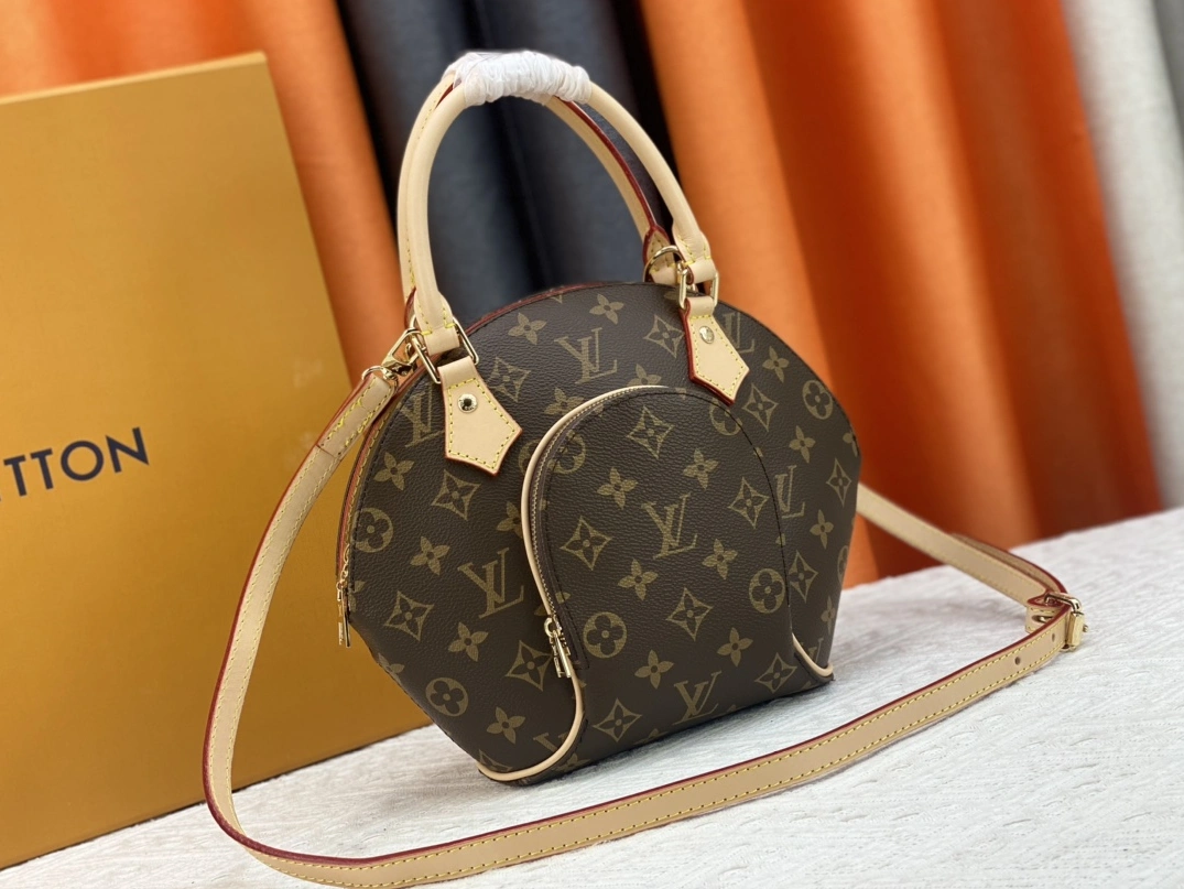 Louis Vuitton AAA Quality Handbags For Women Refined 3995