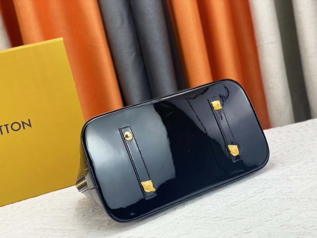 Louis Vuitton AAA Quality Handbags For Women Sophisticated 9967 - Image 4